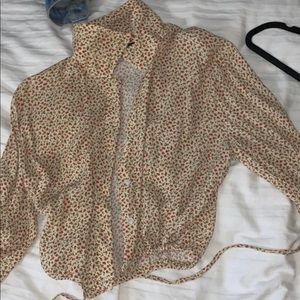 BRANDY MELVILLE LONG SLEEVE FLOWER TOP